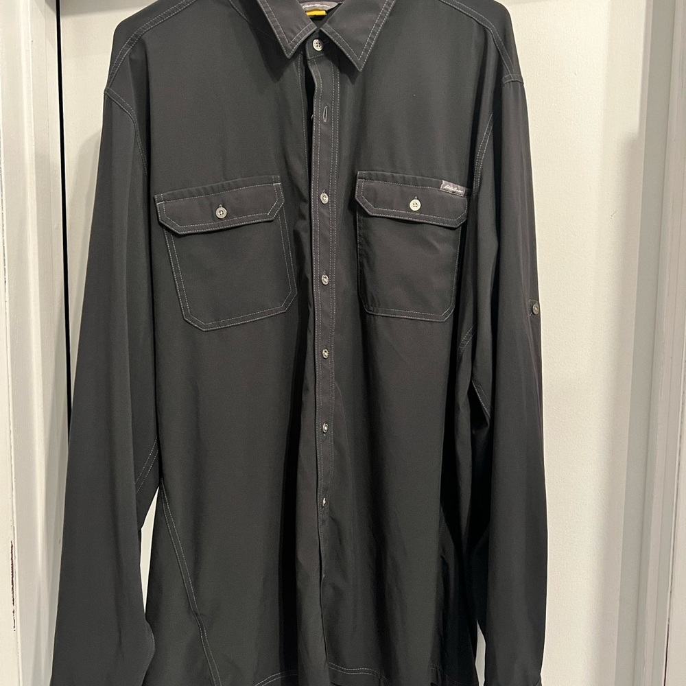 Eddie Bauer Travex Travel Button Down. Black. XLT.